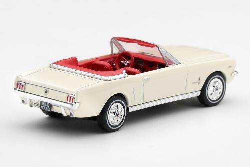 【2027年2月以降発売予定】 MINI GT MGT00928-007J 1/64 Ford Mustang Convertible 1964 "Goldfinger" Japanese Blister Packaging