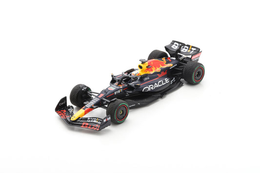 Spark S8551 1/43 Oracle Red Bull Racing RB18 No.1 Oracle Red Bull Racing Winner Japanese GP 2022 2022 Formula One Drivers' Champion   Max Verstappen With No.1 and World Champion Board